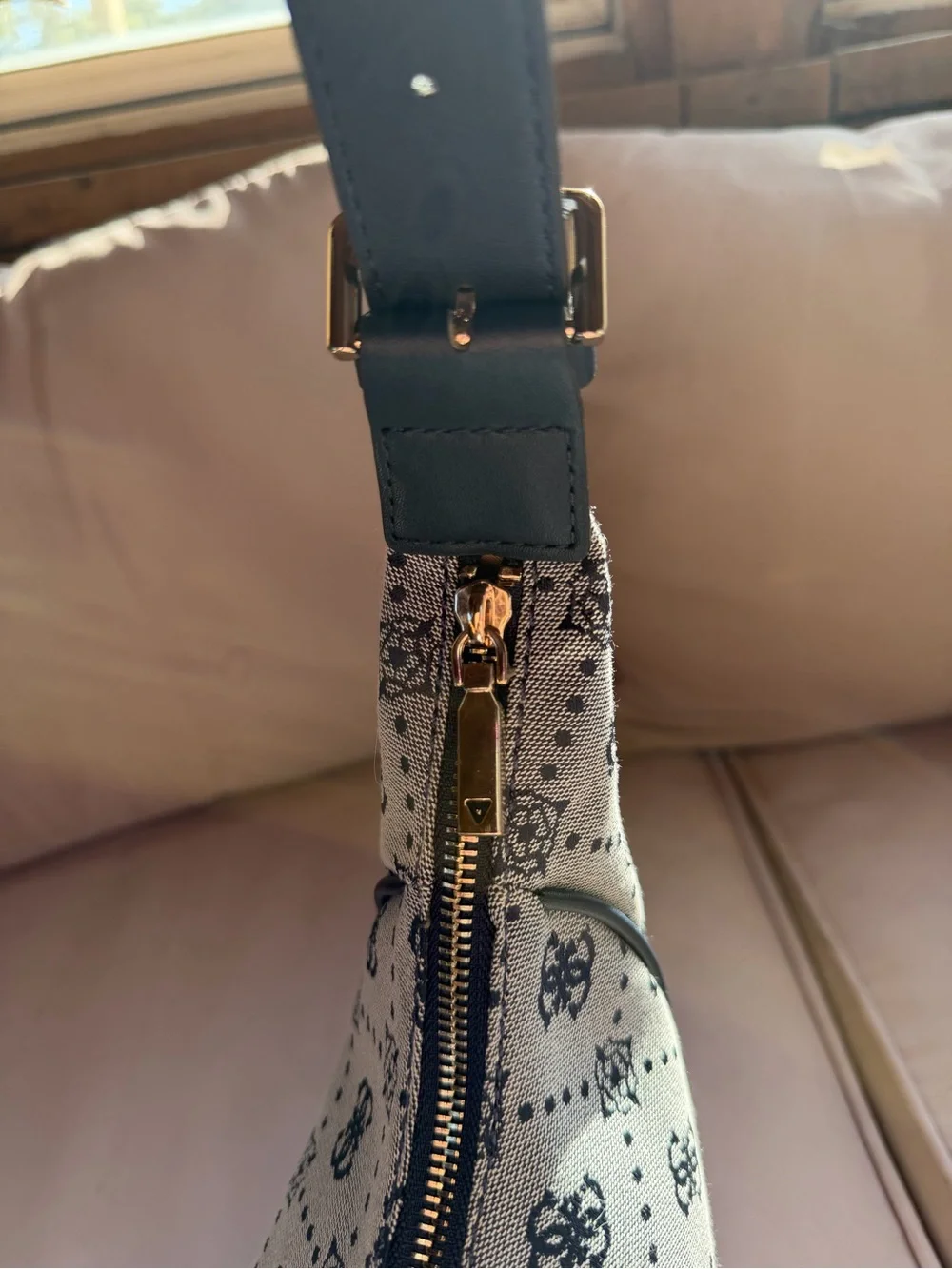 GUESS signature patterned hobo